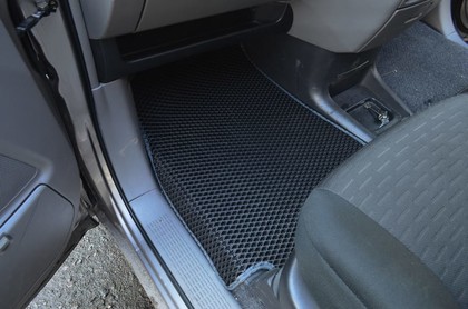 Коврики на Toyota Noah (R60) 2001 - 2007 в Нальчике