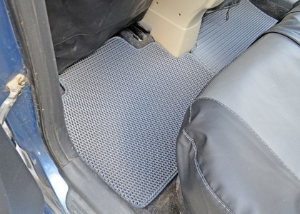 Коврики на Toyota Yaris II 2005 - 2011 в Нальчике