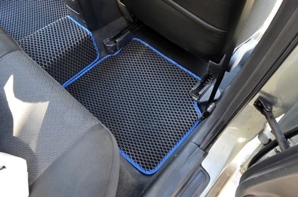 Коврики на Toyota Avensis II 2002 - 2008 в Нальчике