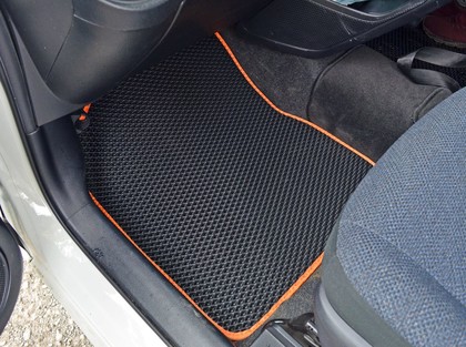 Коврики на Toyota Sienta II 2015 - 2022 в Нальчике