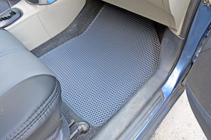 Коврики на Toyota Yaris II 2005 - 2011 в Нальчике