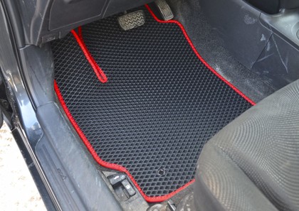 Коврики на Toyota Yaris II 2005 - 2011 в Нальчике