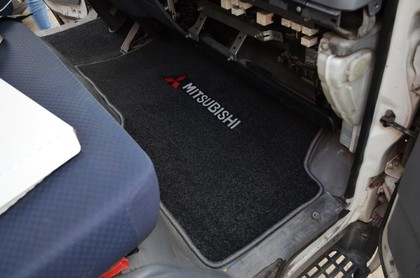 Ворсовые коврики на Mitsubishi Fuso Canter VII широкая кабина 2002 - 2017 в Нальчике