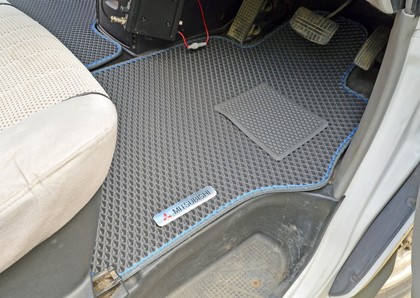 Ворсовые коврики на Mitsubishi Delica 4 1994 - 2007 в Нальчике