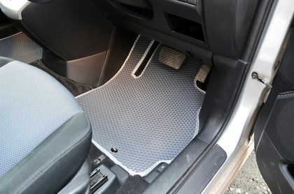 Коврики на Mazda Premacy II 2005 - 2010 в Нальчике