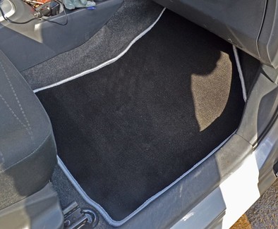 Коврики на Toyota Yaris II 2005 - 2011 в Нальчике