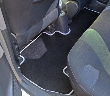 Коврики на Toyota Yaris II 2005 - 2011 в Нальчике