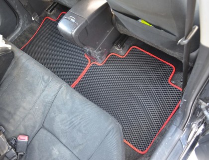 Коврики на Toyota Yaris II 2005 - 2011 в Нальчике