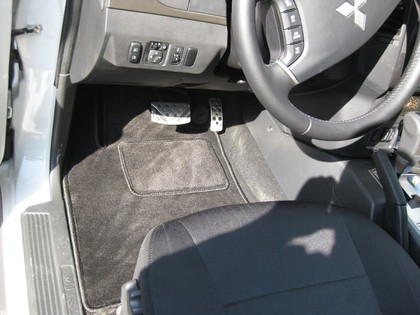 Ворсовые коврики на Mitsubishi Pajero IV 2006 - 2021 в Нальчике