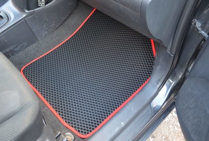 Коврики на Toyota Yaris II 2005 - 2011 в Нальчике