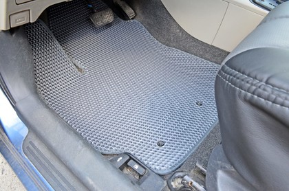 Коврики на Toyota Yaris II 2005 - 2011 в Нальчике