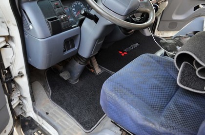 Ворсовые коврики на Mitsubishi Fuso Canter VII широкая кабина 2002 - 2017 в Нальчике